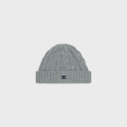 cable-knit triomphe beanie in cashmere