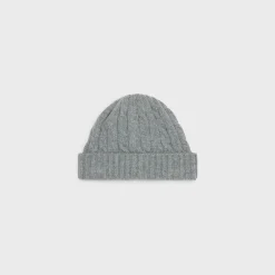 cable-knit triomphe beanie in cashmere