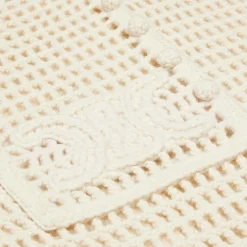 triomphe baja in crocheted wool