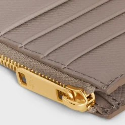 ZIPPED COMPACT CARD HOLDER ESSENTIALS in Grained Calfskin